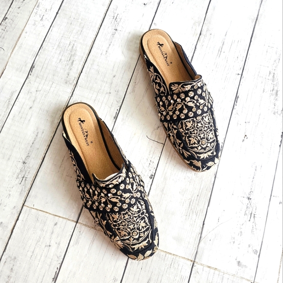 Montana West Black & Ivory Cream Embroidered Rhinestone Mules Flats Shoes - Picture 2 of 16